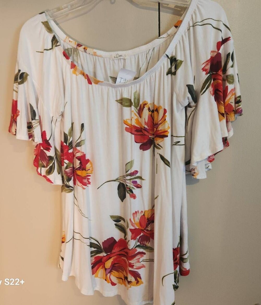 T91 Luna Off-Shoulder Women's Top White w Red & Yellow Blooms Flouncy sleeves